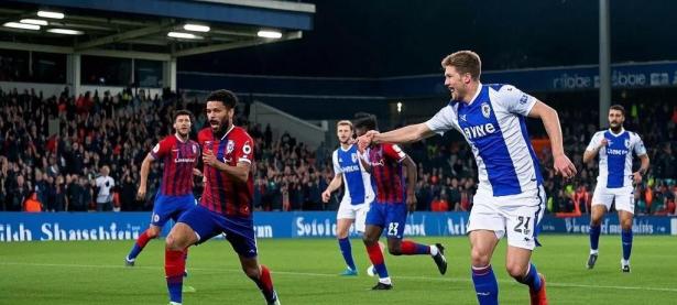 米兰体育app-曼联主场大胜伯恩茅斯，保持胜势