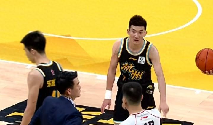 关于凭借一波广东队,CBA季后赛成功爆冷,现场教练席炸锅的信息 关于凭借一波广东队,CBA季后赛成功爆冷,现场教练席炸锅的信息