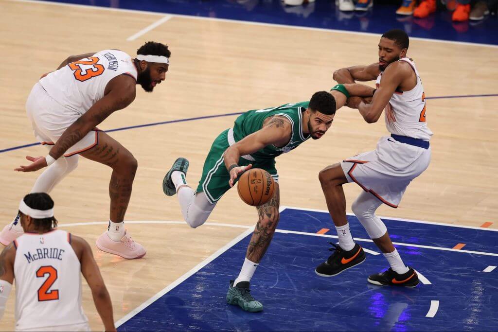 凯尔特人主力受伤，命运多舛仍继续战斗季后赛的简单介绍