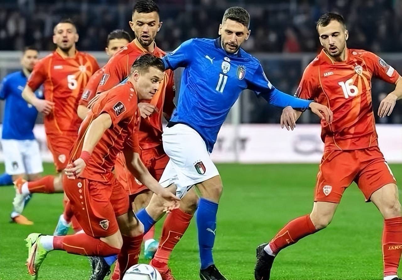 关于意大利队客场战胜斯洛伐克队，实现逆袭的信息